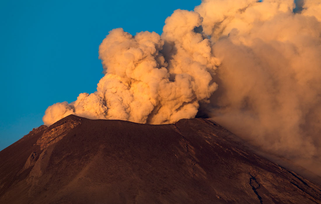 Извержение вулкана Попокатепетль в Мексике