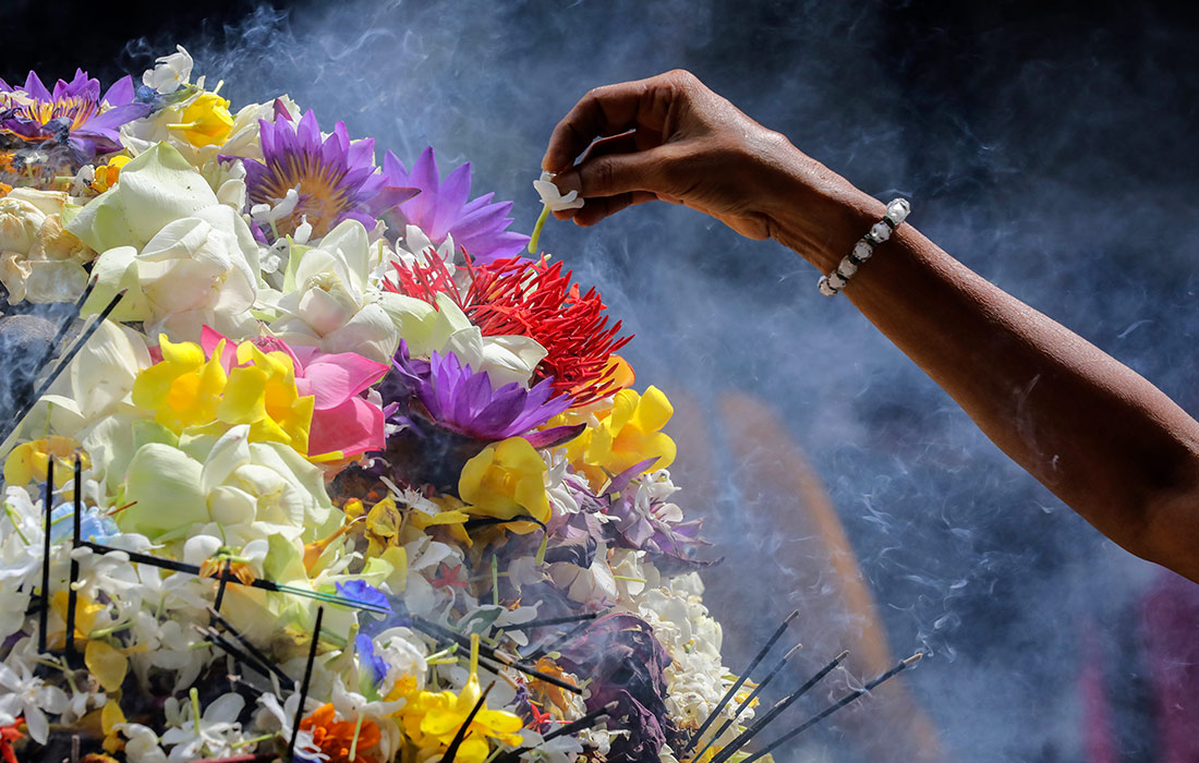 Буддийские религиозные мероприятия в день полнолуния на Шри-Ланке