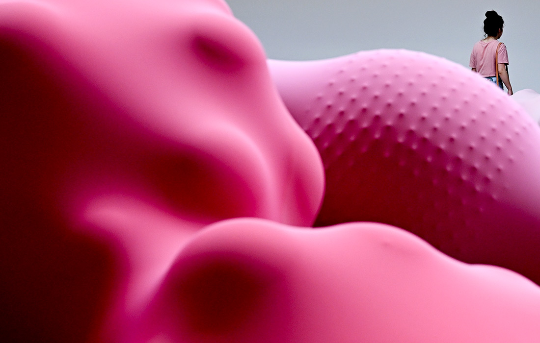 Испанская художница Ева Фабрегас преобразила исторический зал в Берлине