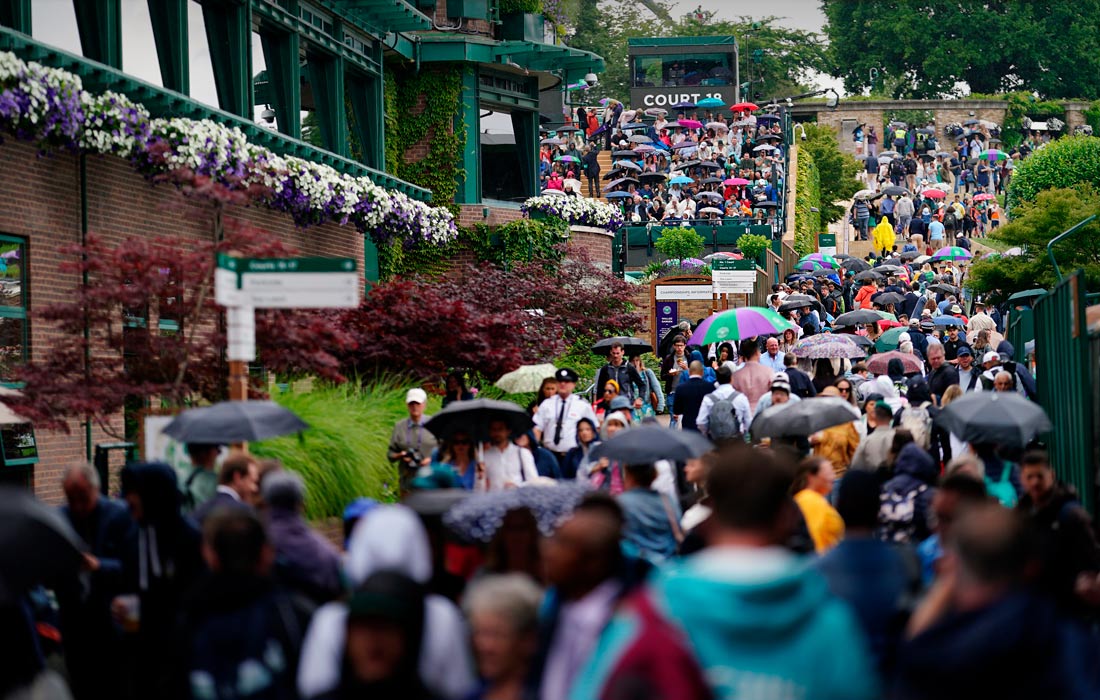 Двухнедельное мероприятие посещают почти полмиллиона человек