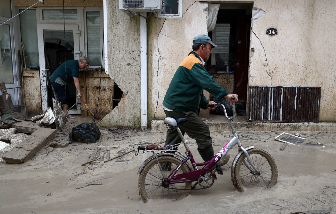 Из-за непогоды в Туапсинском районе Краснодарского края оказались подтопленными более 600 придомовых территорий