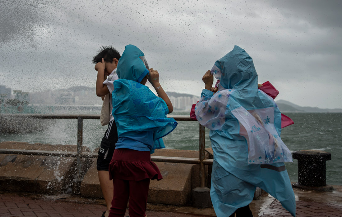 К Гонконгу приближается тайфун "Талим"