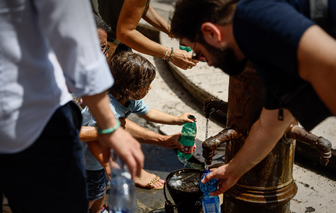 Туристы у Пантеона в Риме