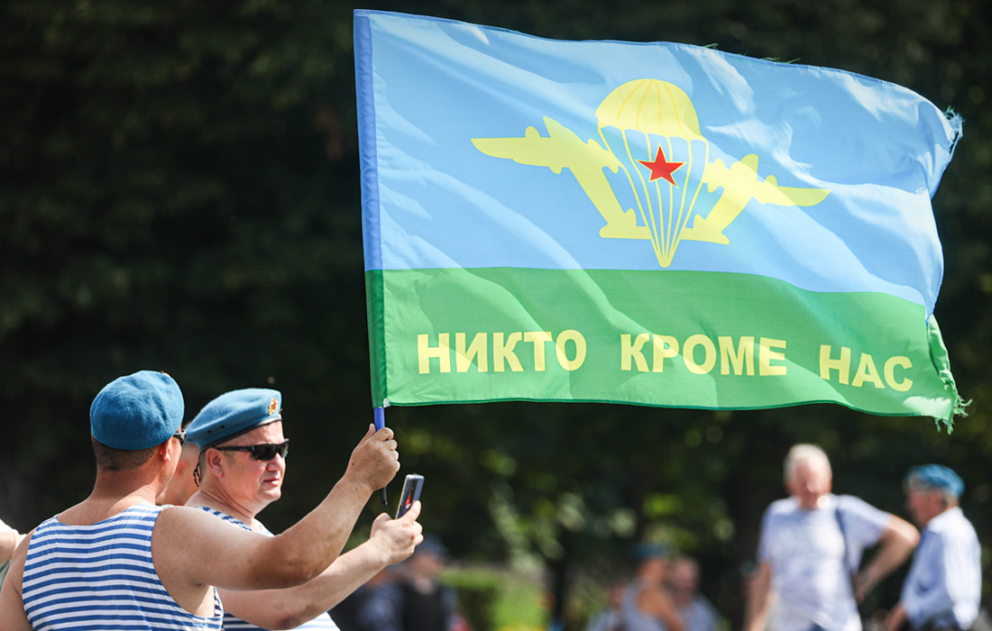 Десантники во время гуляний в Москве