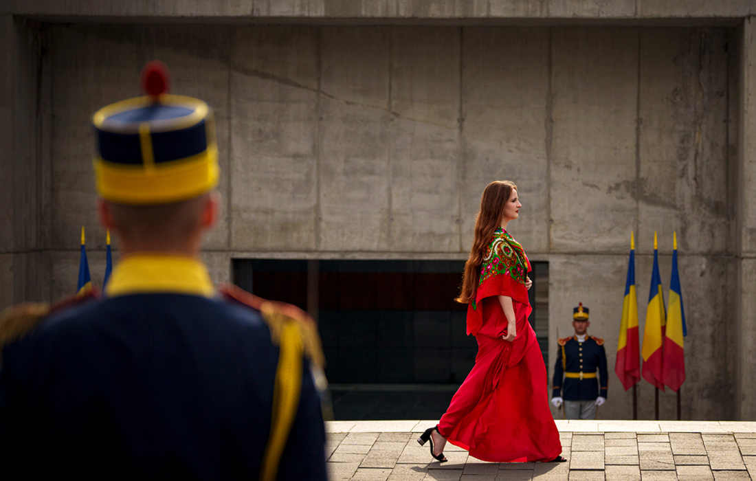 Цыгане вспоминают жертв геноцида своего народа в годы Второй мировой войны в Бухаресте, Румыния