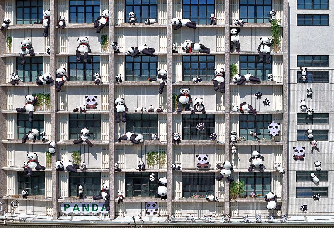 В Яньтае (Китай) гостиницу украсили пандами