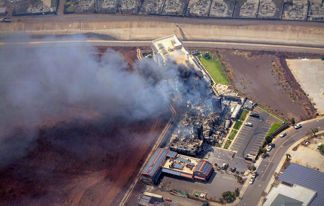 Большая часть Лахайны, туристического и экономического центра с населением 9 тыс. человек, была разрушена