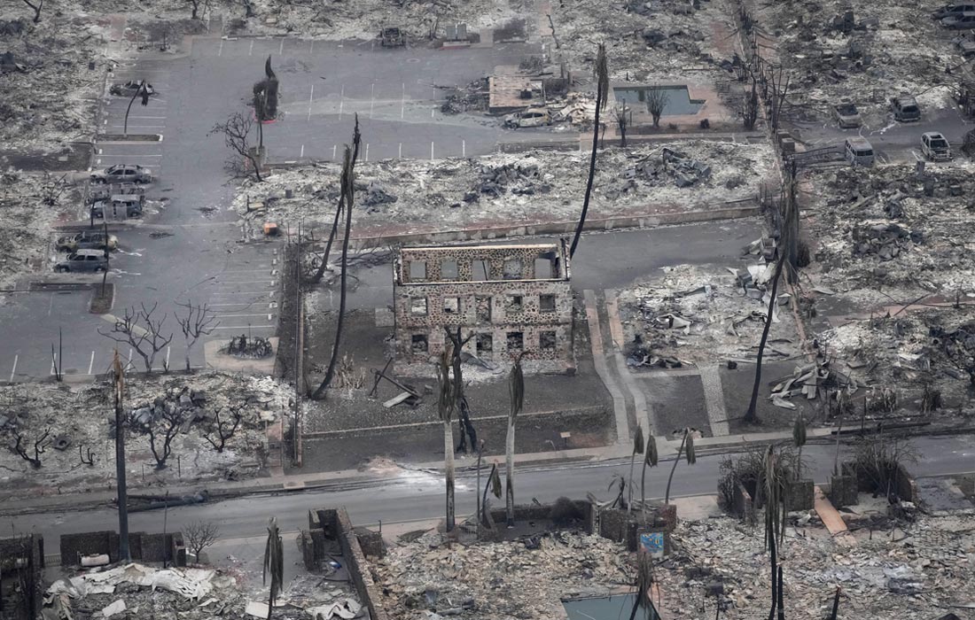 Пожары быстро распространились по Мауи из-за сильного ветра, вызванного ураганом Дора, который бушует на расстоянии около 1,3 тыс. километров