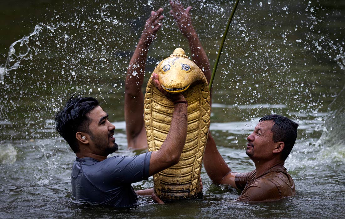 В Непале отмечают змеиный фестиваль