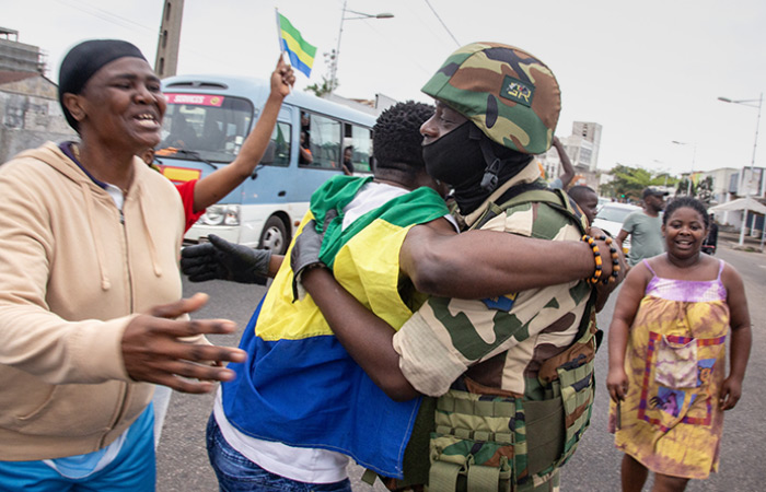 Военные в Габоне назначили лидера страны на переходный период
