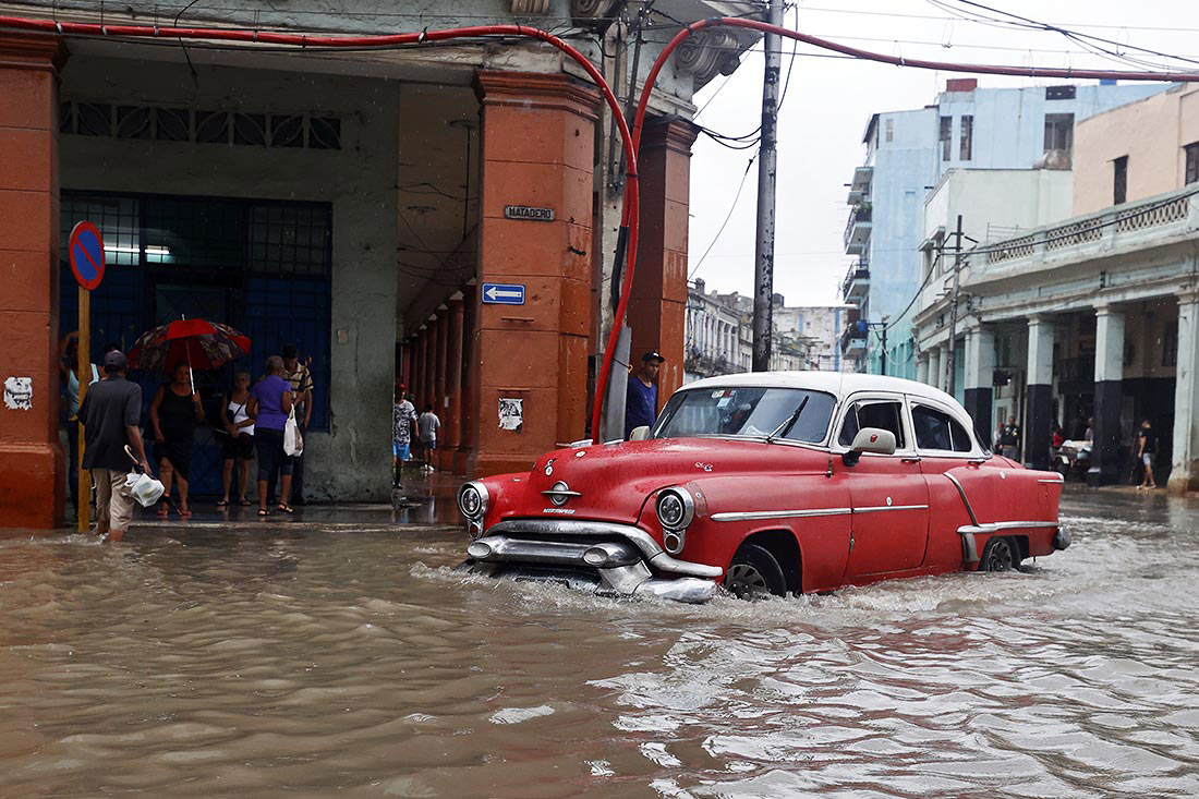 Гавану подтопило в связи с проходом урагана "Идалия"