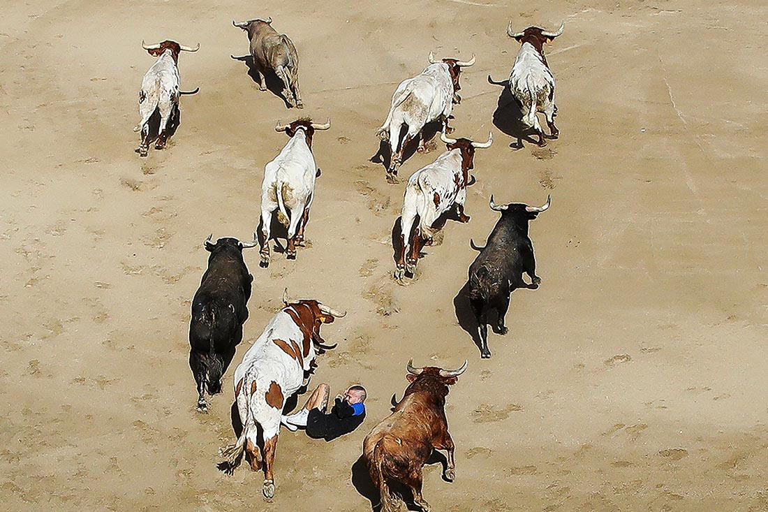 В Сан-Себастьяне традиционно не все убежали от быков