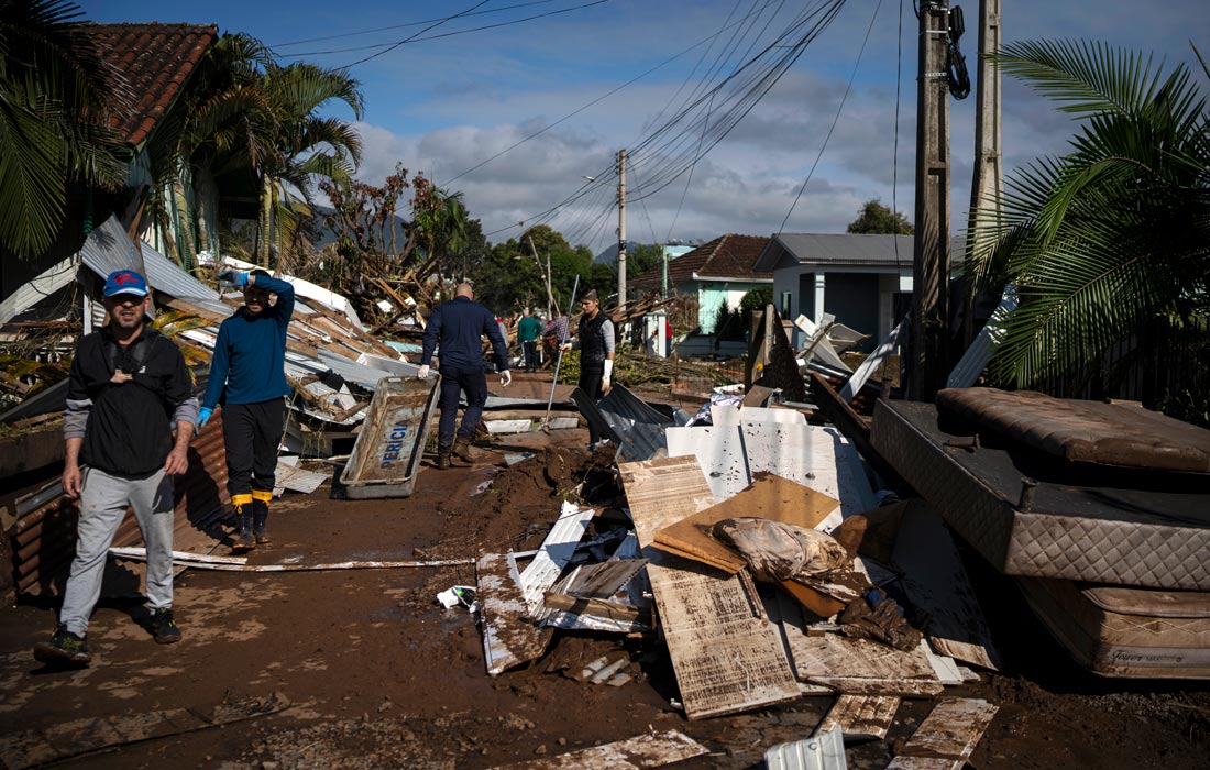 По меньшей мере 30 человек погибли в результате циклона на юге Бразилии