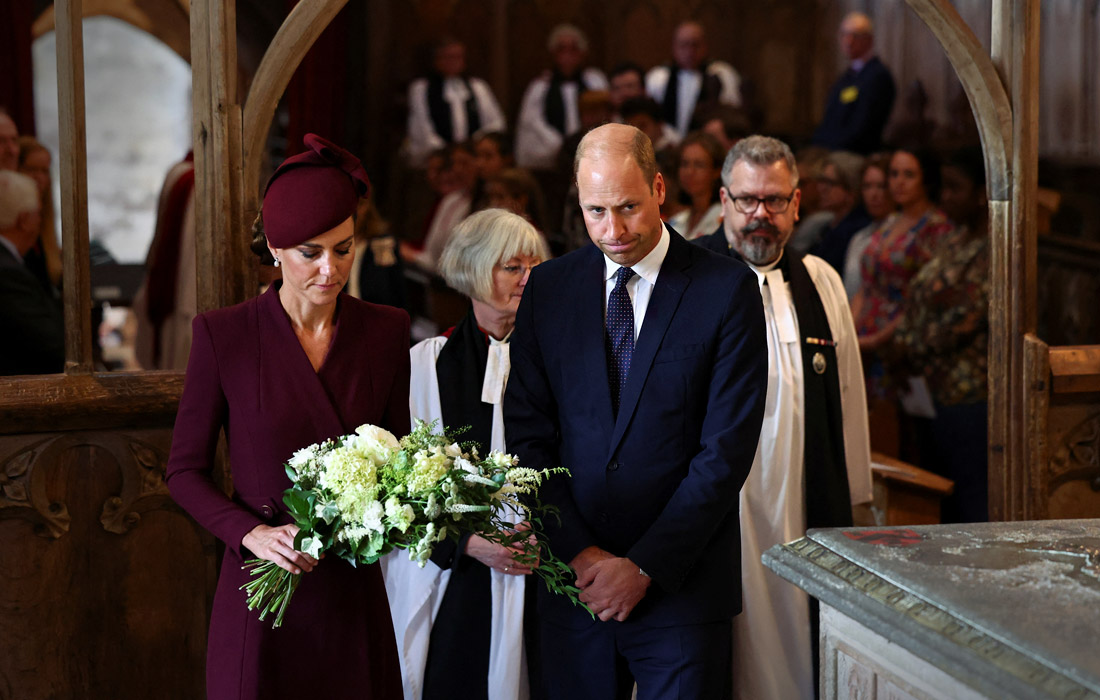 Принц и принцесса Уэльские посетили службу в соборе Святого Давида в честь Елизаветы II