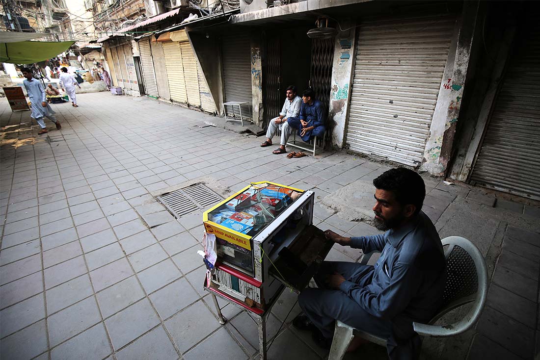 В Пакистане правительство объявило войну нелегальным обменникам