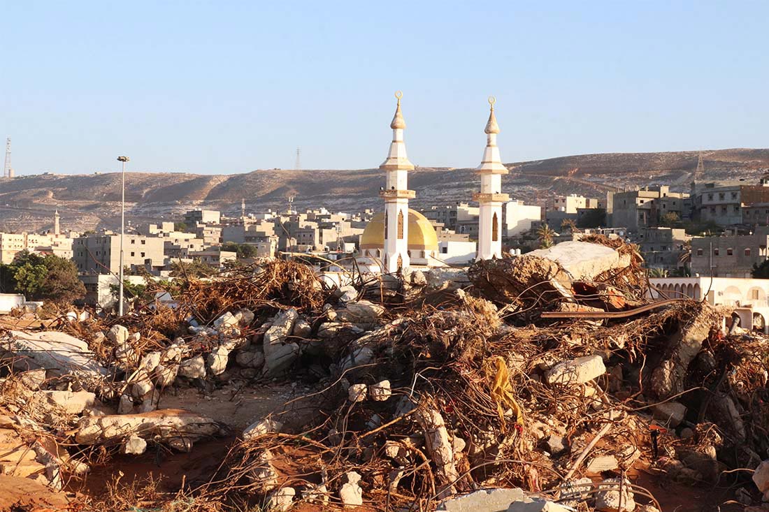 На восточные регионы страны выпало рекордное количество осадков за последние более чем сорок лет. Помимо Дерны, очень сильно пострадали города Бенгази, Эль-Байда, Эль-Мардж и Суса