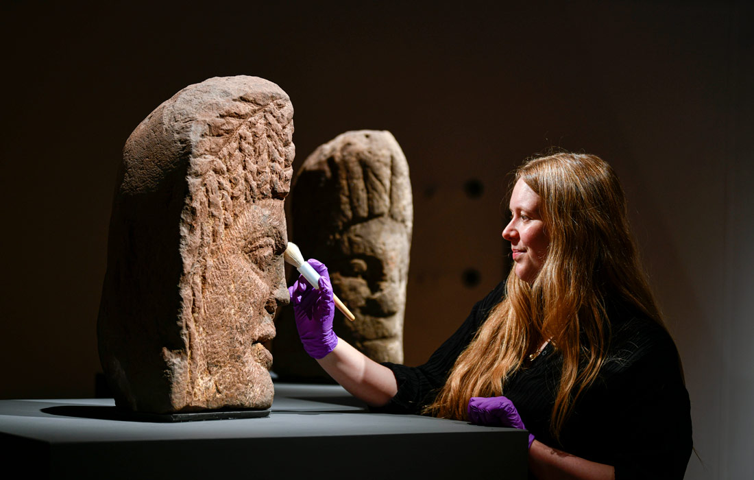 Римские скульптуры из песчаника, найденные при раскопках в английском городе Карлайл, впервые представят публике
