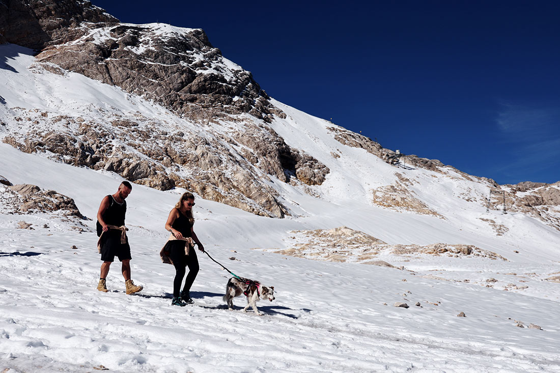 Теплая погода установилась на самой высокой горе Германии Цугшпитце