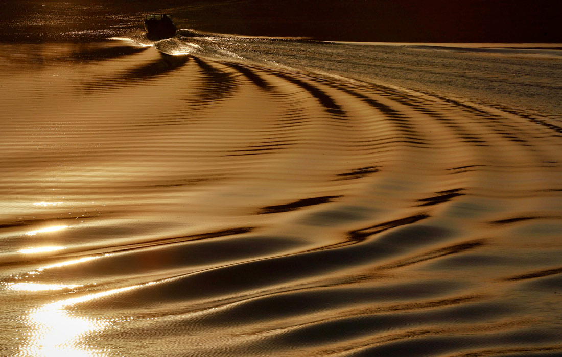 Река Волга осенью