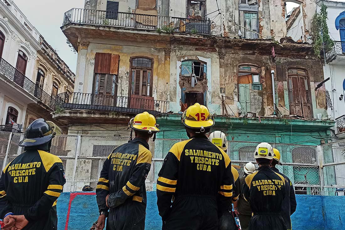 Здание обрушилось в Гаване. Есть один погибший, несколько человек блокированы под завалами.