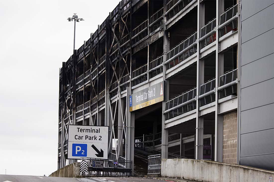 В Лондоне в аэропорту "Лутон" сгорел паркинг