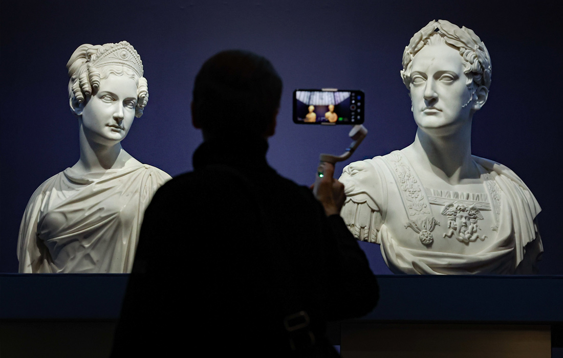 Открытие выставки "Петергоф. Сокровища российской императрицы" в Москве