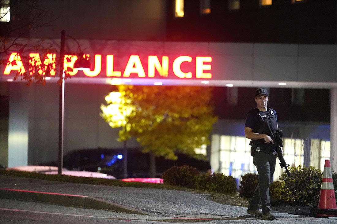 По данным полиции штата, стрельба происходила в трех местах: в одном из городских баров, в торговом центре и в зале для игры в боулинг, где в тот момент находилось много семейных пар с детьми