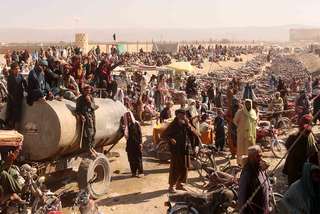Торговцы неделю протестуют против политики "одного документа", в Чамане, недалеко от афганской границы в Пакистане
