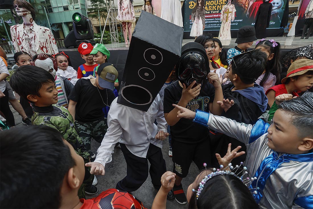 Спикермен прогулялся в честь праздника по Маниле