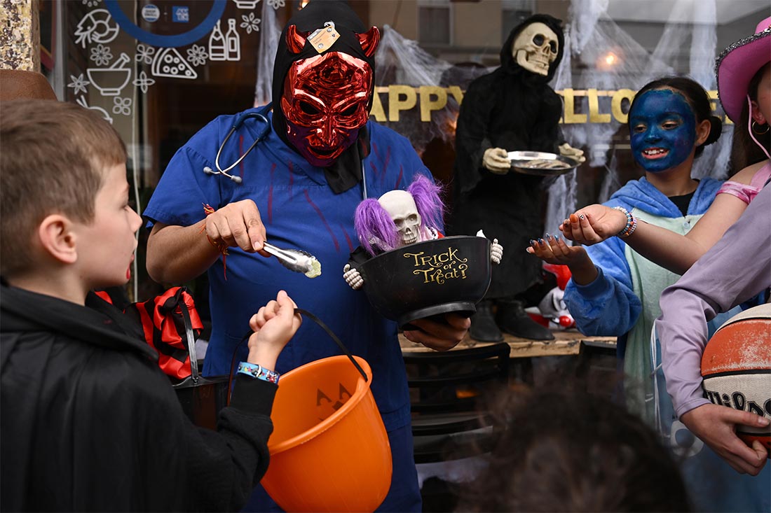 Австралия не отстает от всех остальных любителей ужаса со своими пятью миллионами жителей, готовых принять участие в празднике