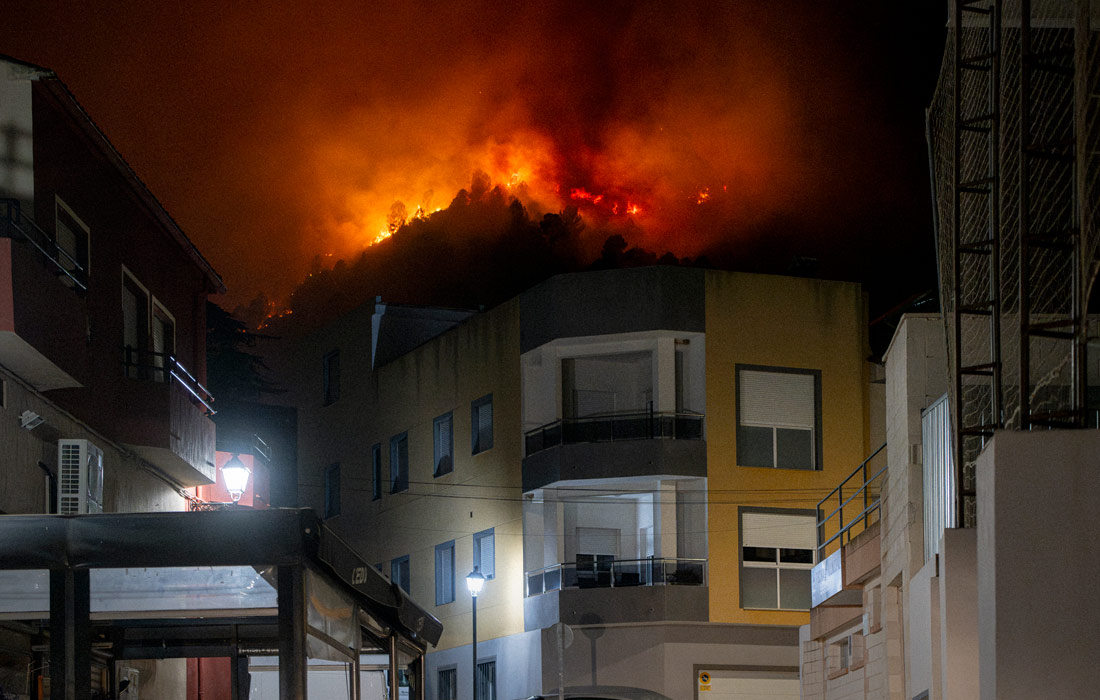 Из-за лесного пожара в ущелье Фондо-де-Монтишельво эвакуированы несколько муниципалитетов испанской провинции Валенсия