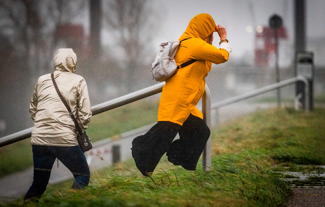 Шторм "Киаран" обрушился на Нидерланды