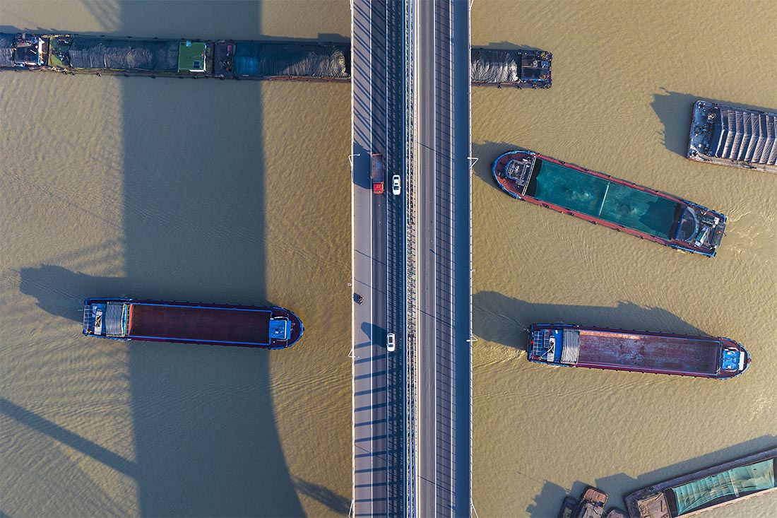 Суда движутся по каналу Пекин-Ханчжоу