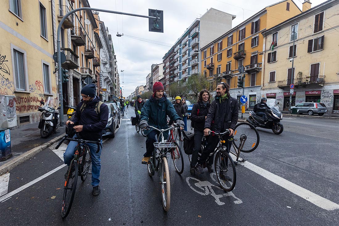 Велосипедисты в Милане вышли на улицы с требованием сделать дороги города более безопасными