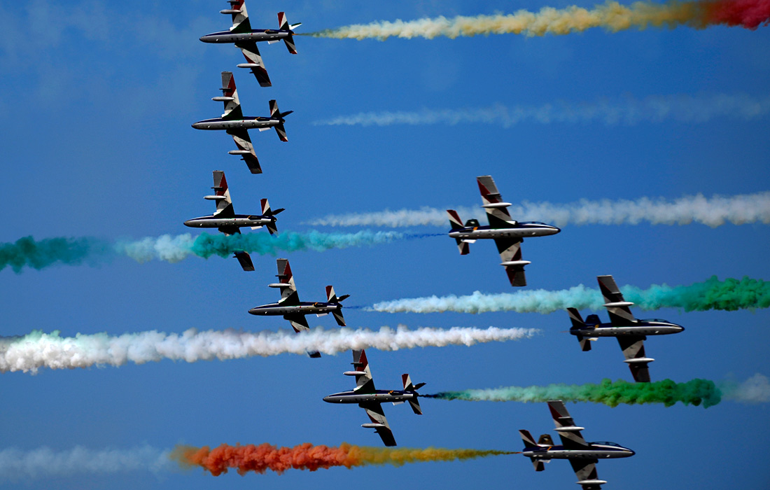 Пилотажная группа ВВС Италии во время показательных полетов