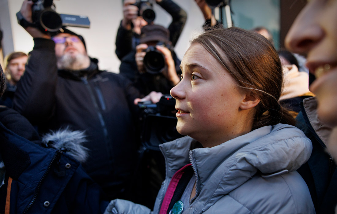 Экоактивистка Грета Тунберг прибыла в Вестминстерский суд в связи с обвинением в нарушении общественного порядка в ходе протестов в Лондоне 17 октября