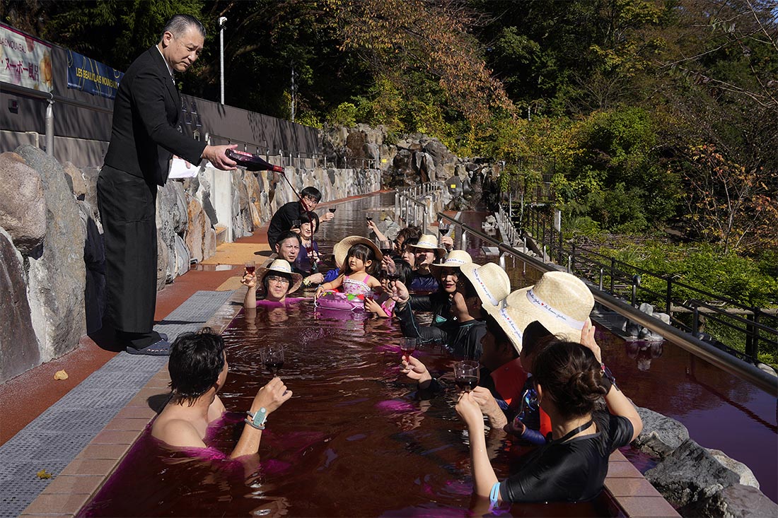 В Японии отмечают День Божоле Нуво