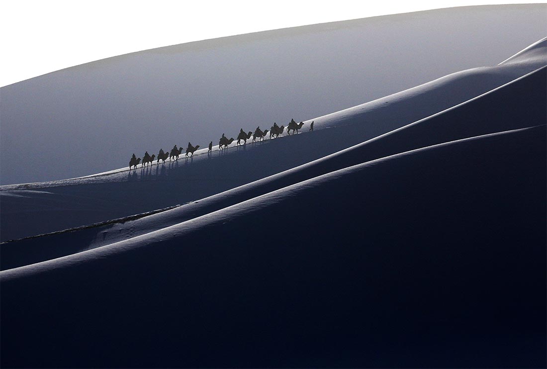 Песчаные дюны в Дуньхуане, Китай