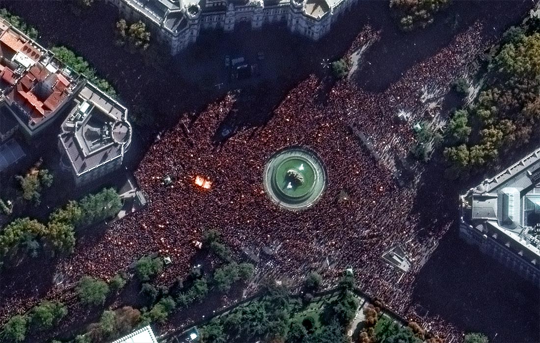 Протестующих против амнистии для каталонских политиков в Мадриде так много, что их видно даже из космоса