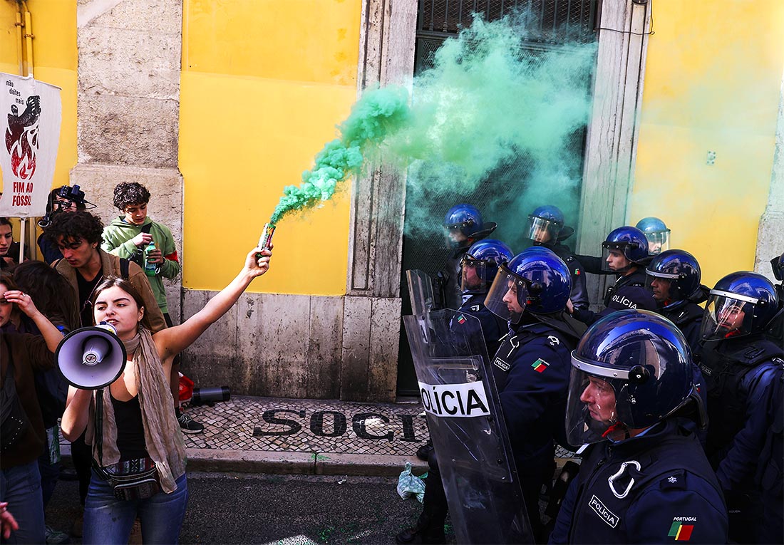 Противники ископаемого топлива протестуют в Лиссабоне