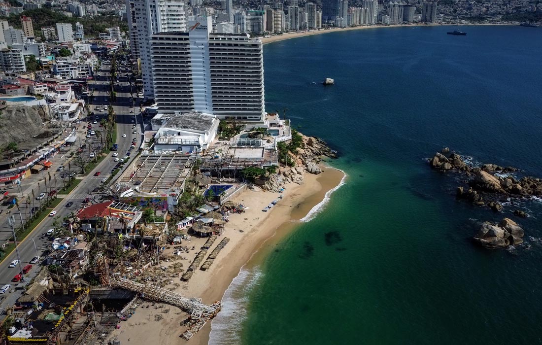 Город Акапулько на юге Мексики спустя месяц после урагана "Отис"