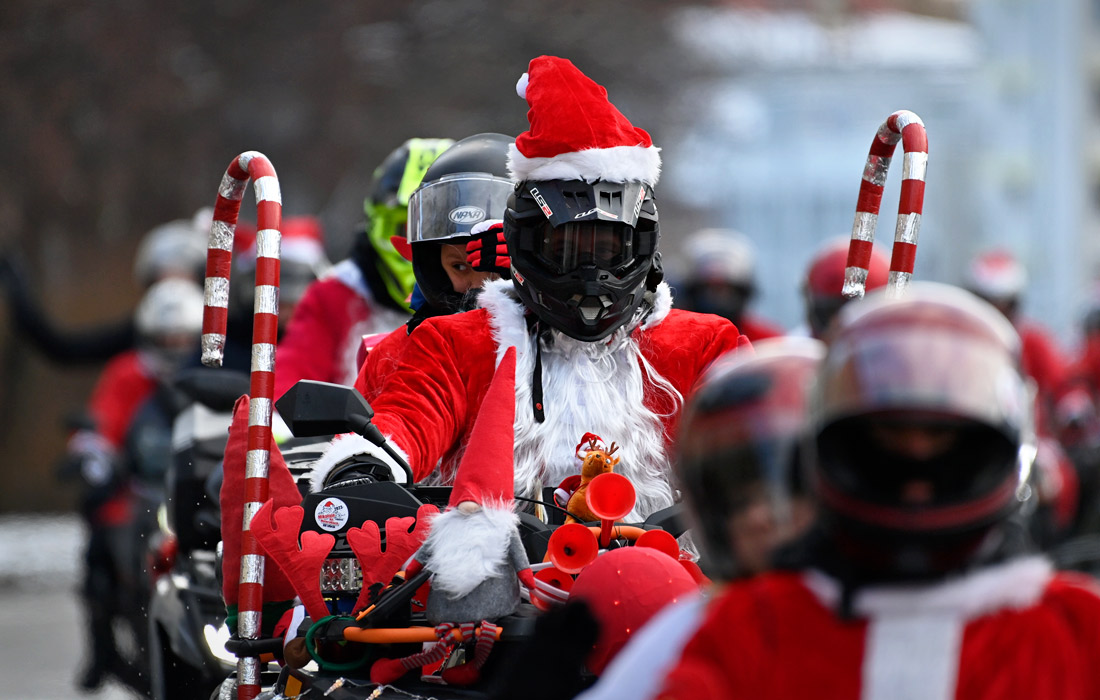 Мотопарад Санта-Клаусов в Гданьске, Польша