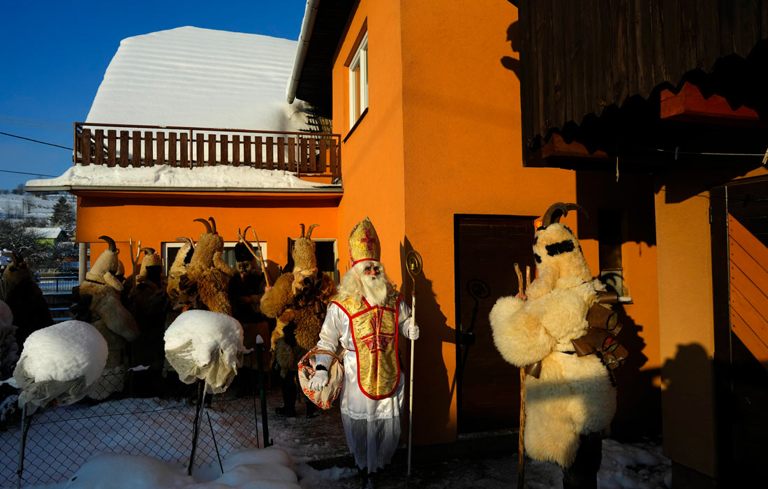 Костюмированное празднование Дня святого Николая, открывающее рождественский сезон, в Чехии