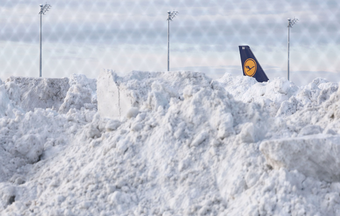 Мощный снегопад нарушил работу аэропорта Мюнхена