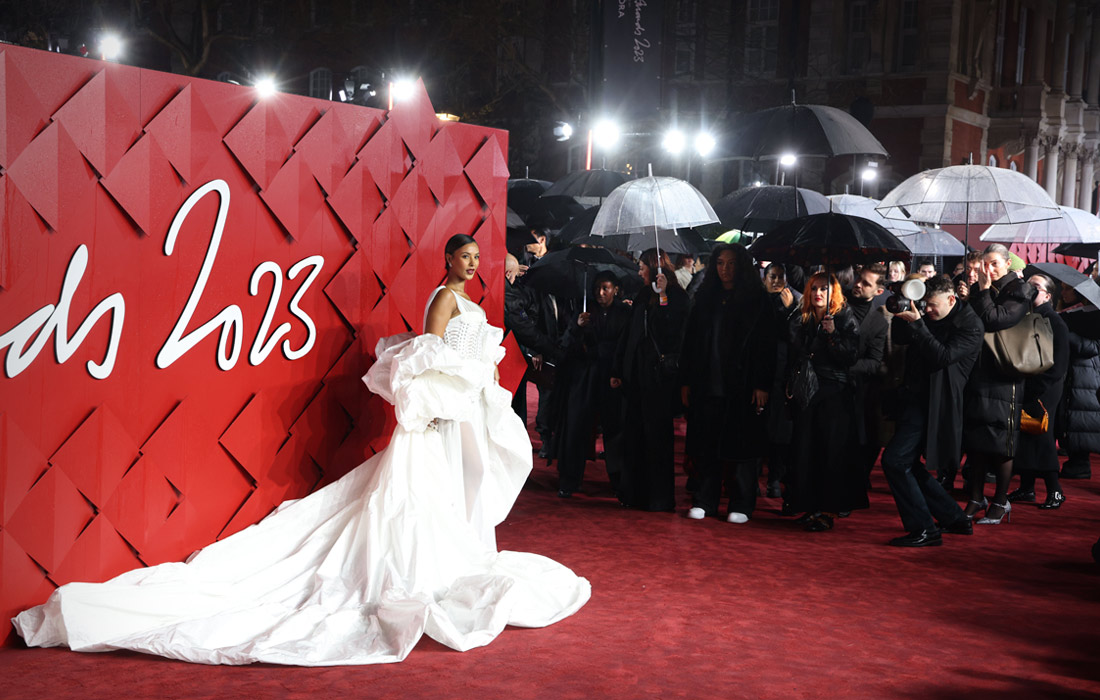 Вручение премии Fashion Awards 2023 прошло в Лондоне. На фото: британская телеведущая Майя Джама.