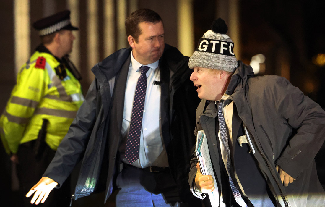 Бывший премьер-министр Британии Борис Джонсон прибыл на слушания о действиях правительства во время пандемии COVID-19