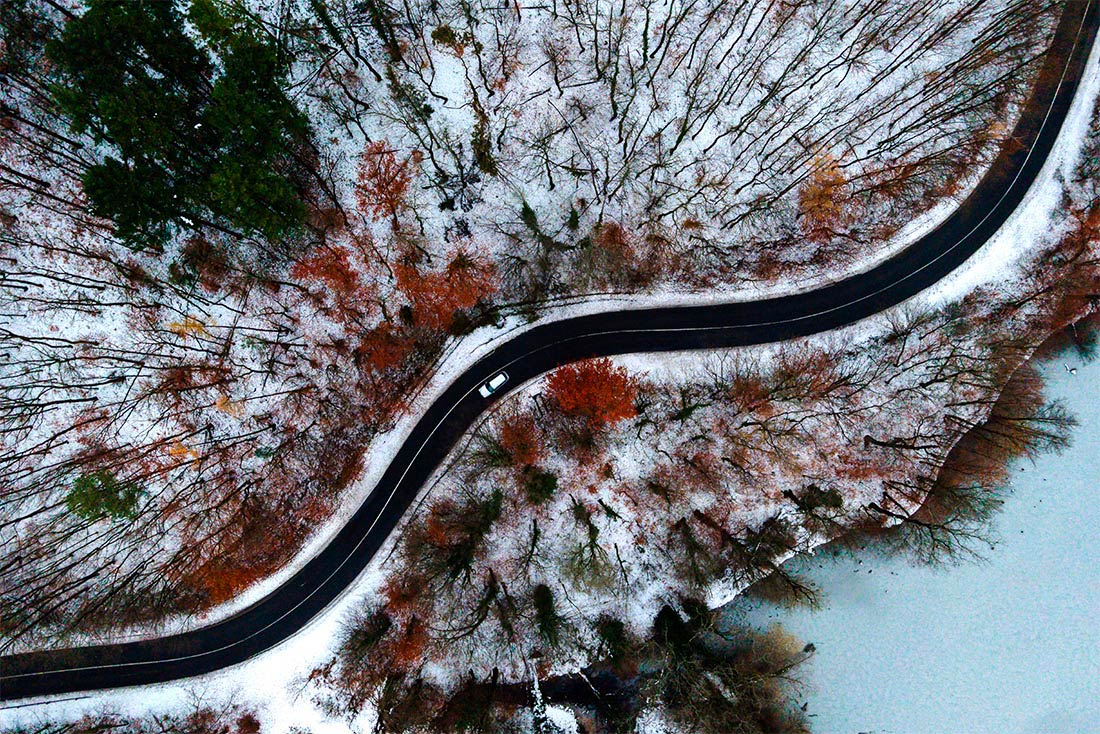 Снег в лесу Сиконада в Венгрии