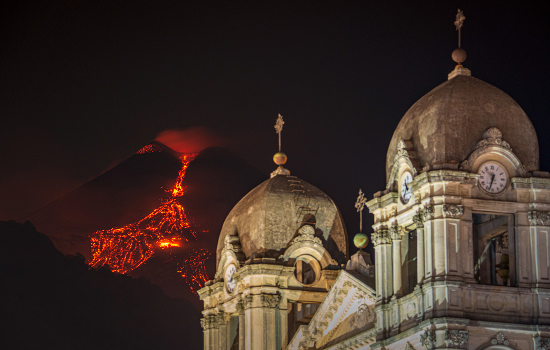 Извержение вулкана Этна в Италии