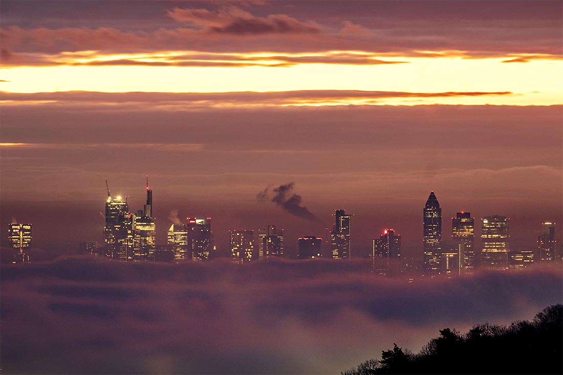 Красивый туман накрыл Франкфурт-на-Майне