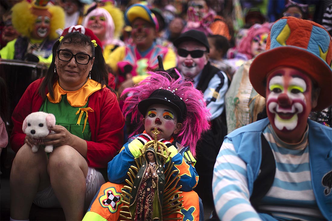 Клоуны традиционно совершили паломничество к Базилике Девы Гваделупской в Мехико